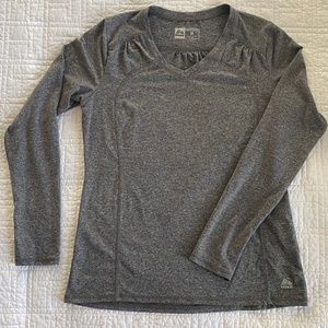 ‼️LAST CHANCE‼️Long Sleeve v neck athletic t